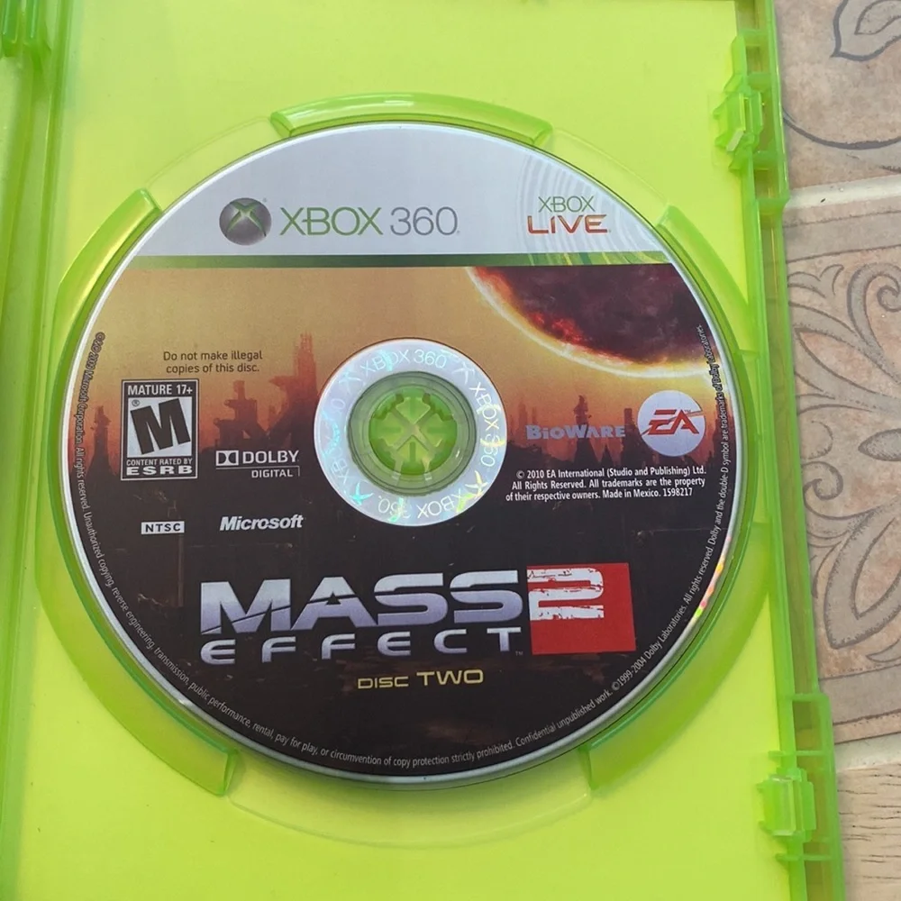 XBox 360 game - Mass Effect 2 - two discs included